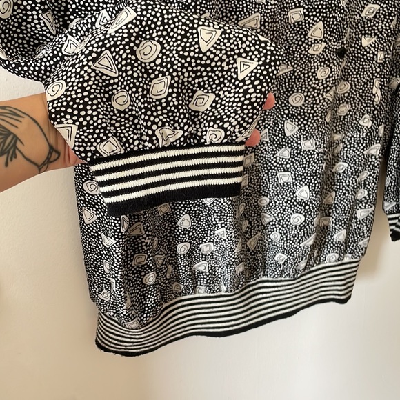 Vintage graphic b&w top - Picture 5 of 6